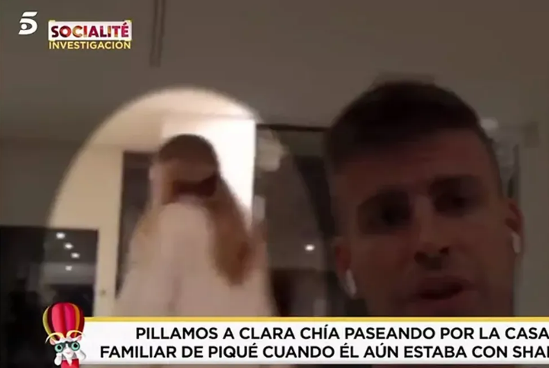 Print da live de Gerard Pique onde aparece Clara Chia