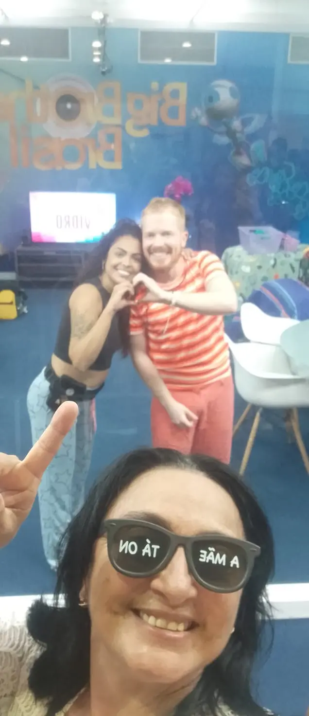 Cearense Roberta Paula com Paula e Manoel da Casa de Vidro