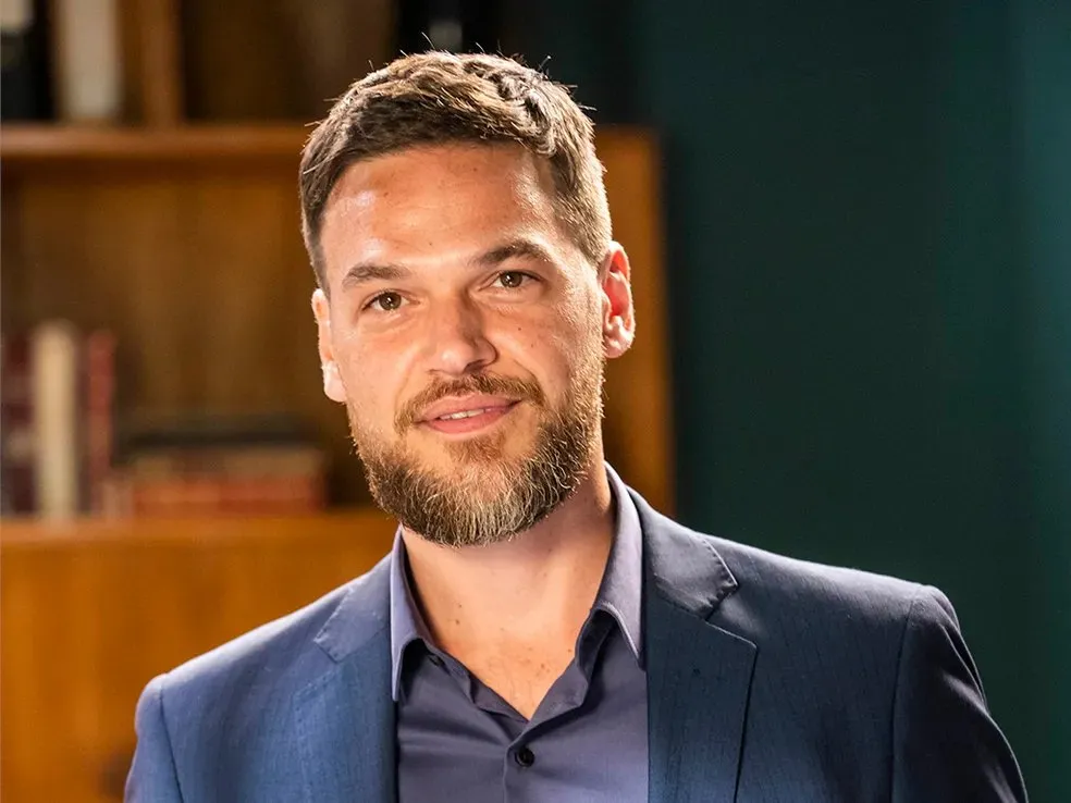 Theo será sócio de negócio ilícito