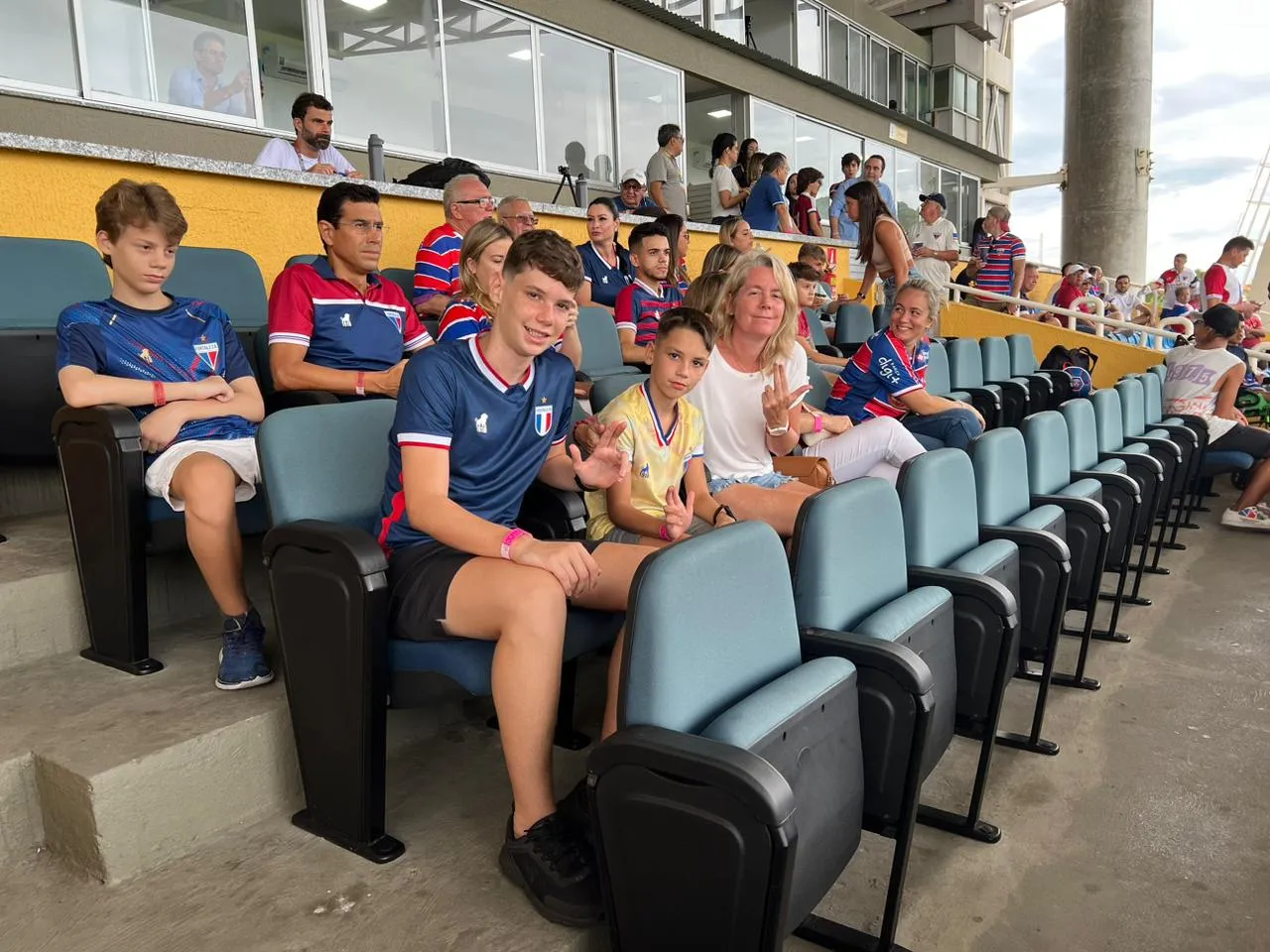 A esposa e dois dos três filhos de Vojvoda estiveram presentes na estreia da temporada 2023