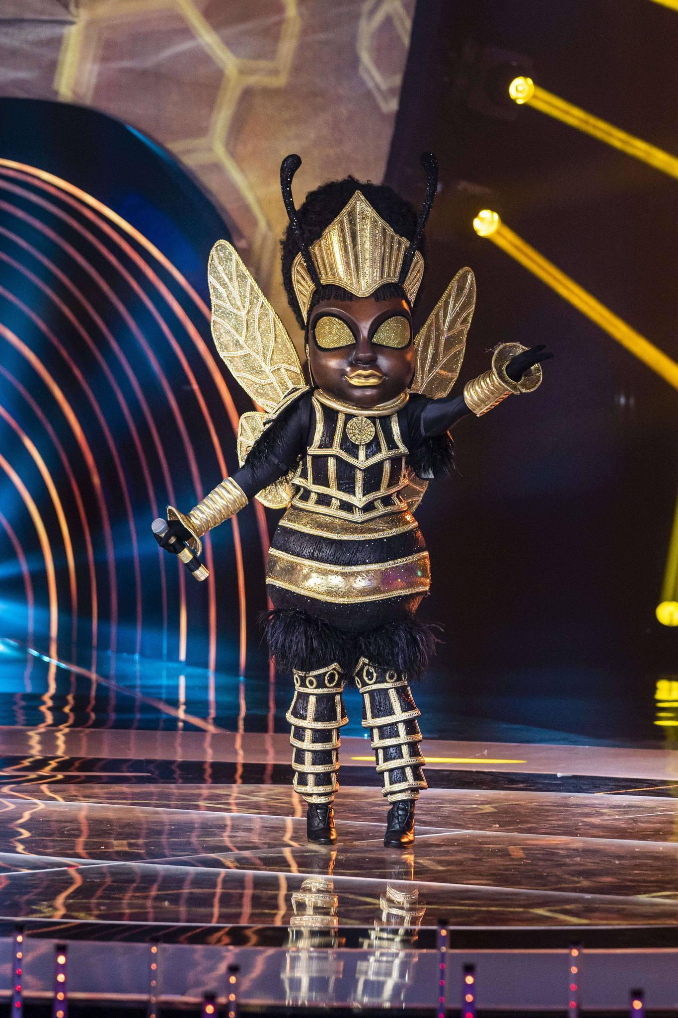 esta é uma imagem da abelha rainha 'the masked singer Brasil'