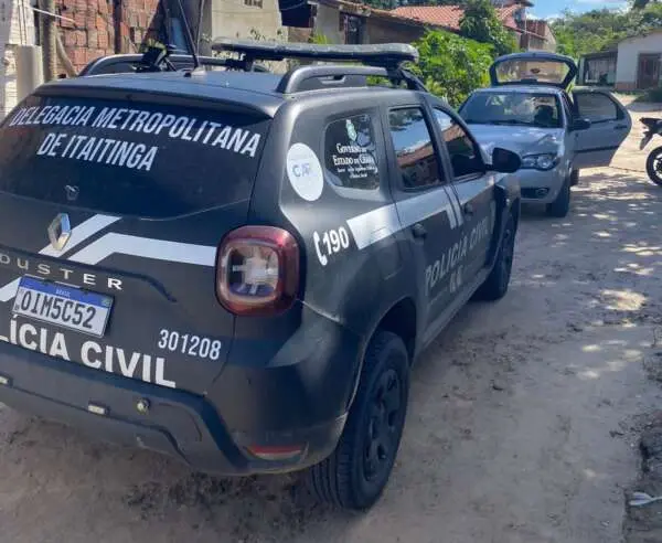 Um carro que seria utilizado pelo grupo criminoso envolvido no esquema também foi apreendido pela Polícia Civil