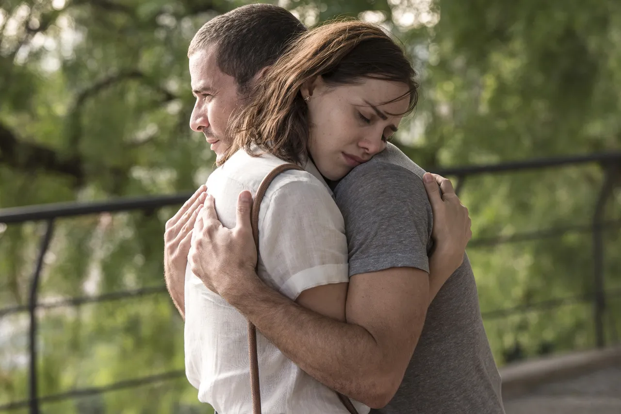 Letícia Colin e Daniel de Oliveira foram casal na série