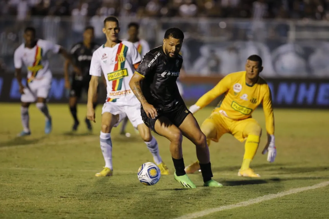 O atacante Vitor Gabriel participou muito do jogo na vitória do Ceará contra o Sampaio Corrêa