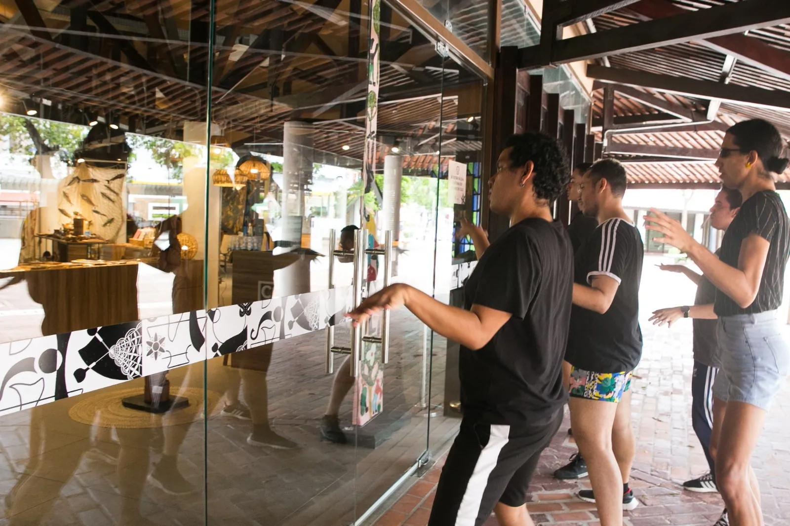 Resistência e desejo de prosseguir na arte justificam adesão de jovens às vitrines da CeArt