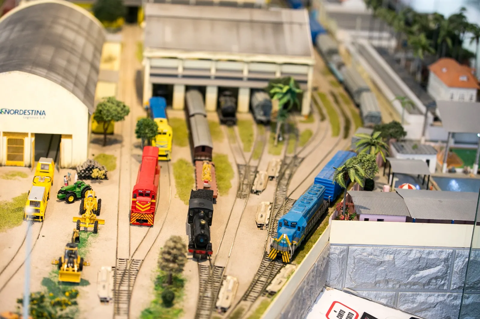 Feita na escala 1:87, maquete presente no equipamento reconstitui as famosas Oficinas do Urubu