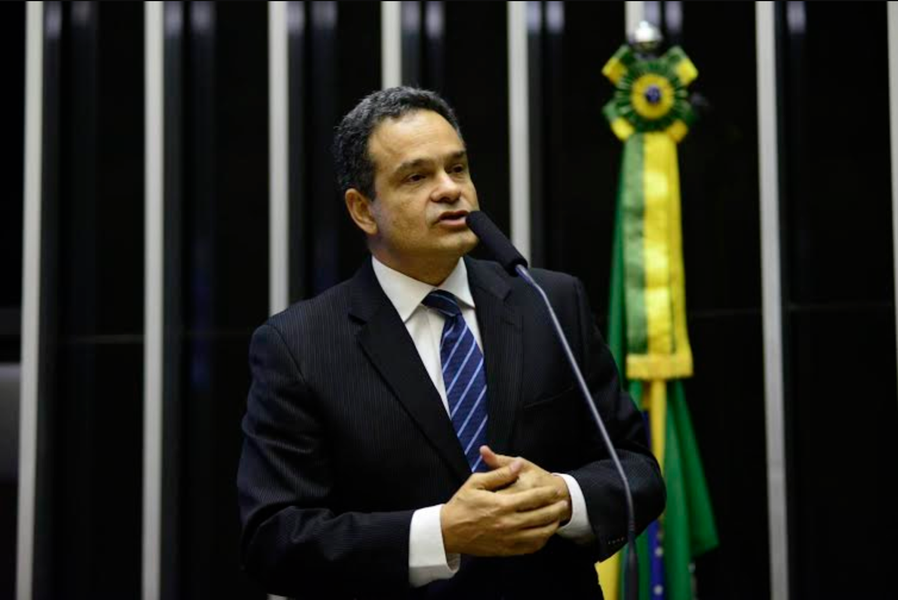 Ex-deputado federal Paulo Henrique Lustosa