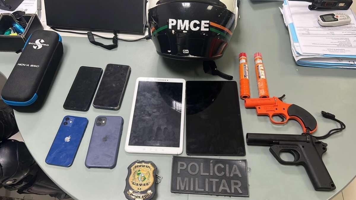 Policiais recuperaram quatro aparelhos celulares, dois tablets, duas pistolas de sinalização e dois sinalizadores, que haviam sido roubados da embarcação do Panamá