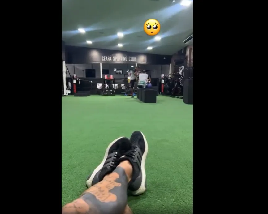Jogador postou foto na academia do clube