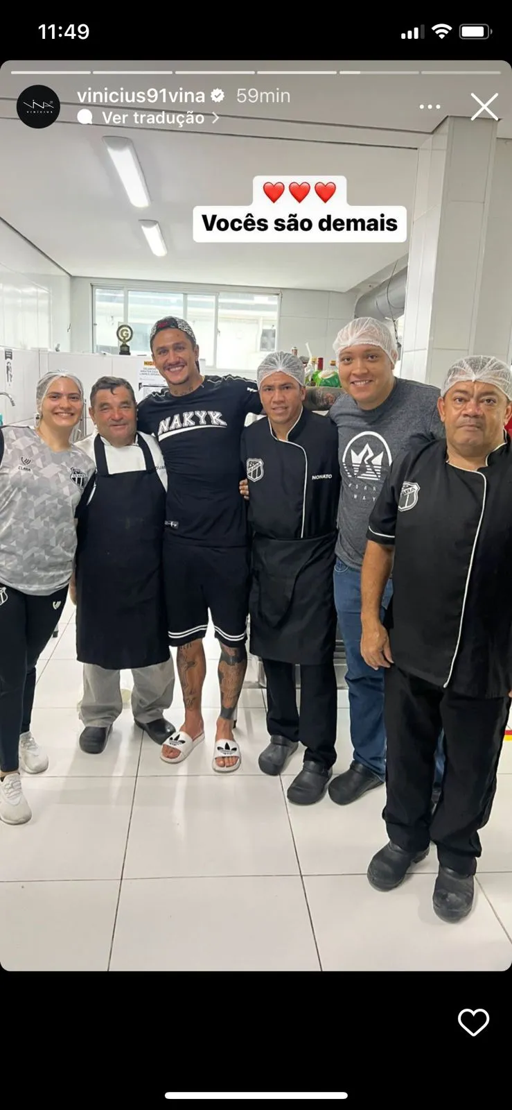 O meia Vina se despede de funcionários do Ceará