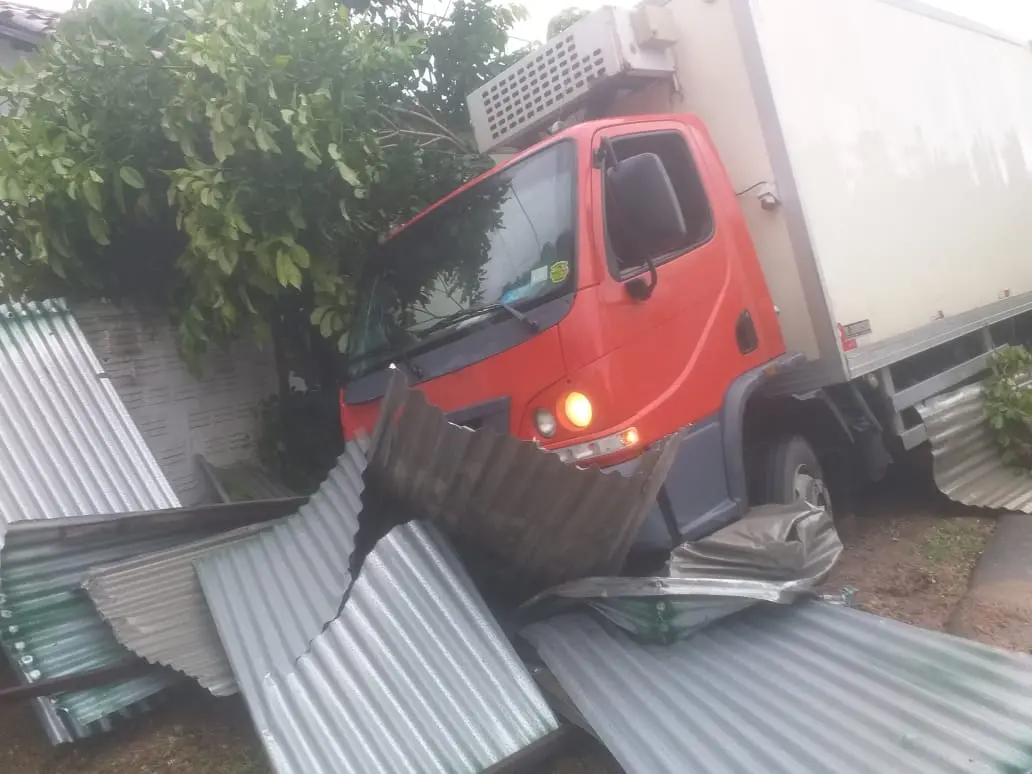 caminhão que atropelou 3 pessoas em itaitinga