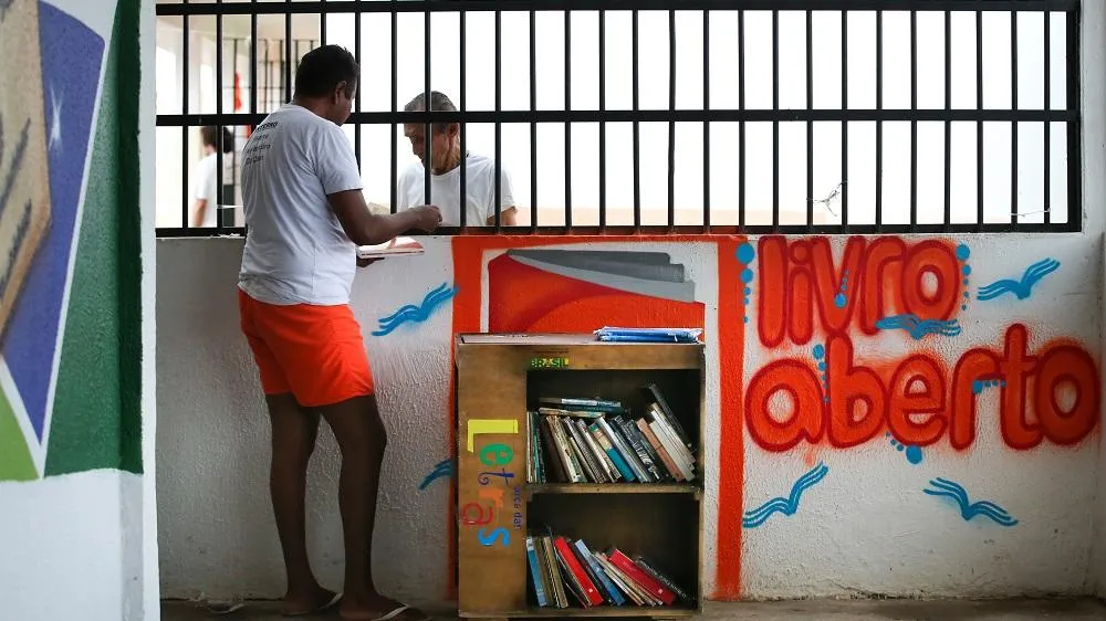 Prioridade do projeto Livro Aberto são livros de ficção, uma vez que o custodiado precisa elaborar uma resenha ou relatório sobre o livro que escolheu ler