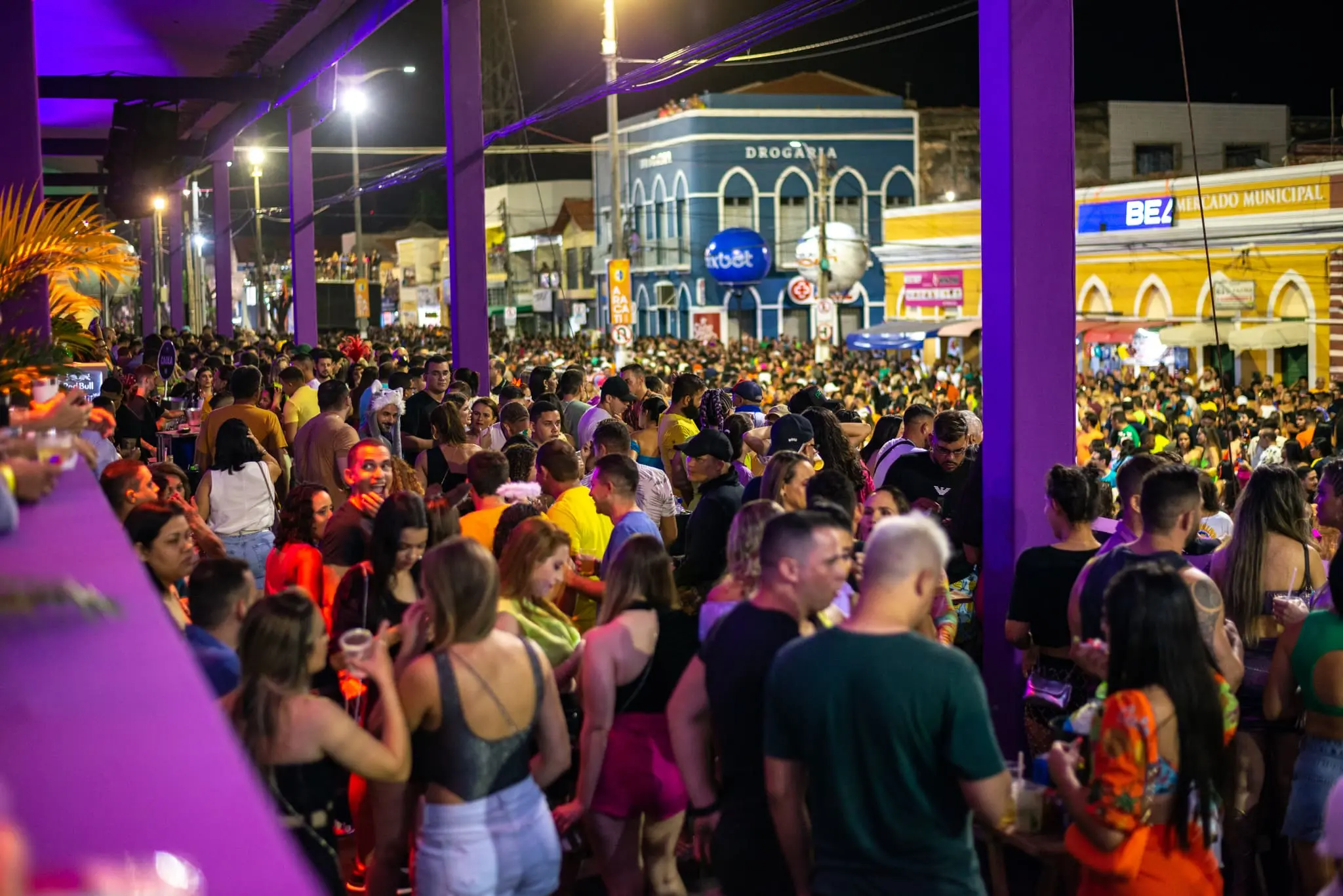 Foliões no Carnaval de Aracati 2023