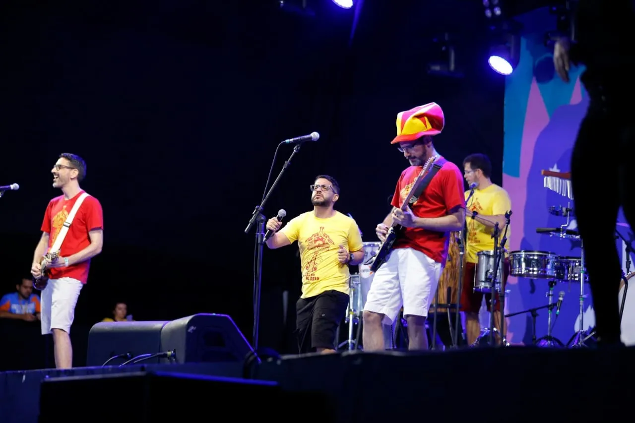 Querida e tradicional, a turma do Luxo da Aldeia fez a festa do público