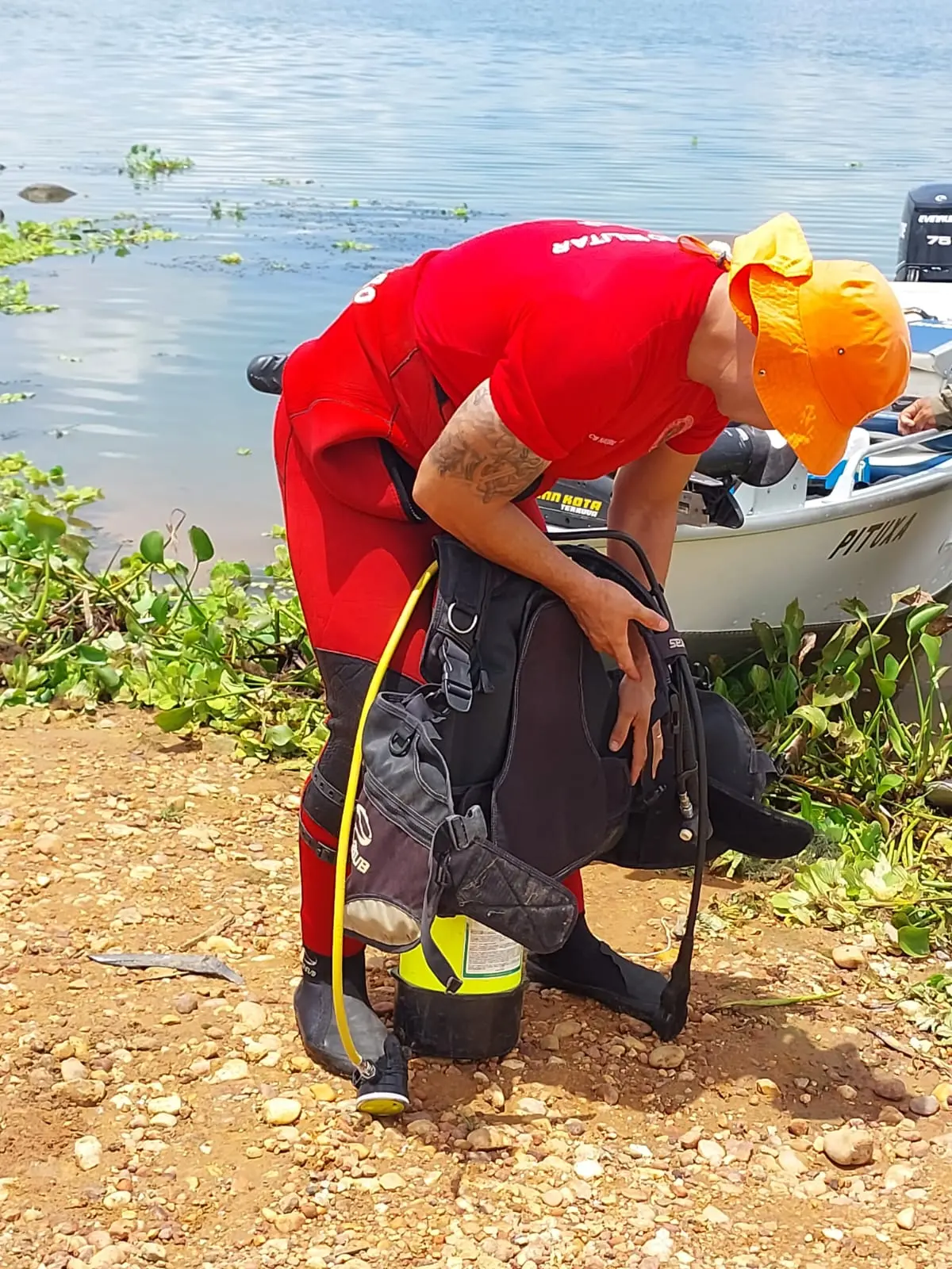 Bombeiros realizam buscas por metalúrgico desaparecido em Jaguariabara.
