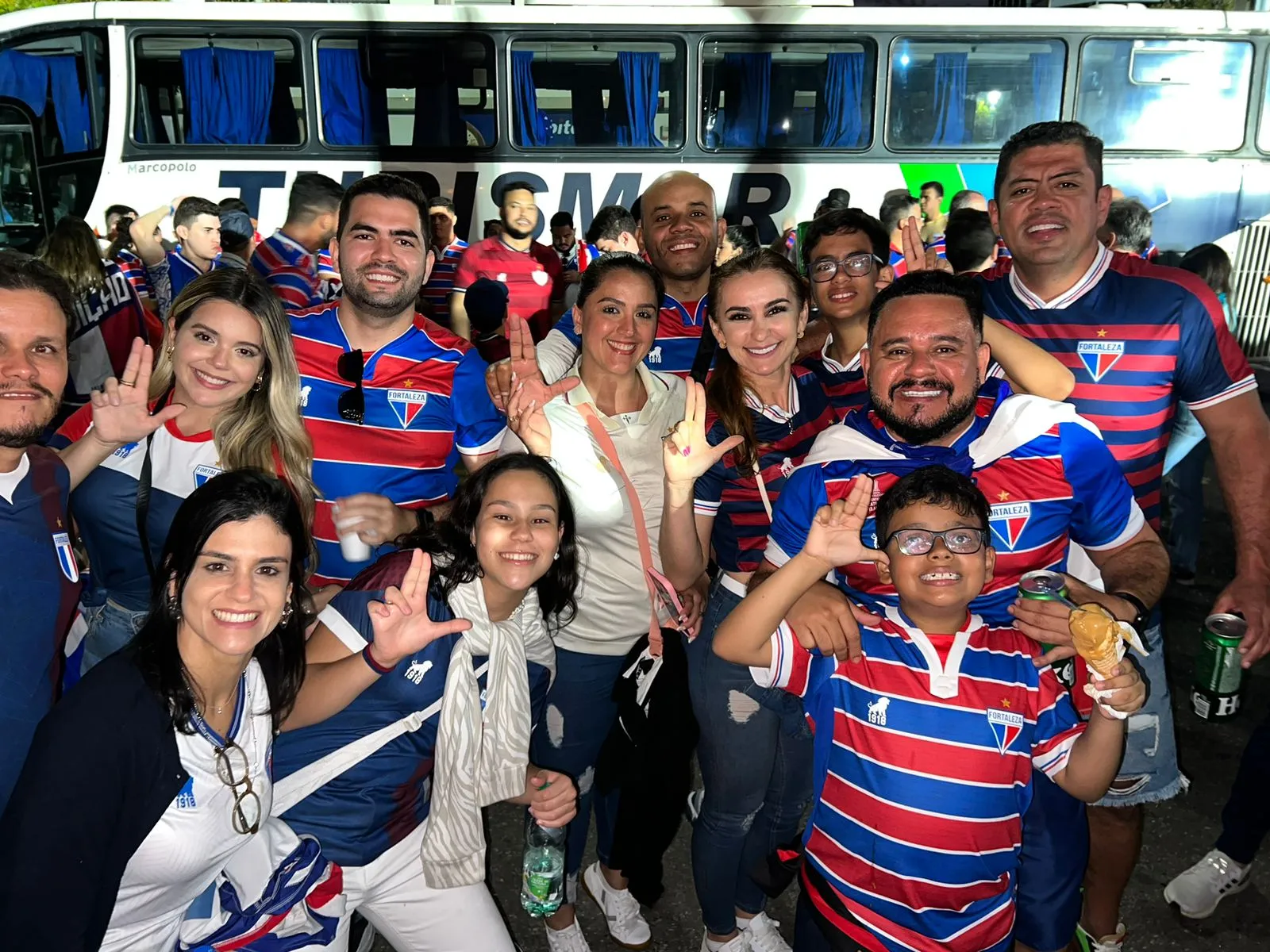 Torcida do Fortaleza faz a festa no Uruguai