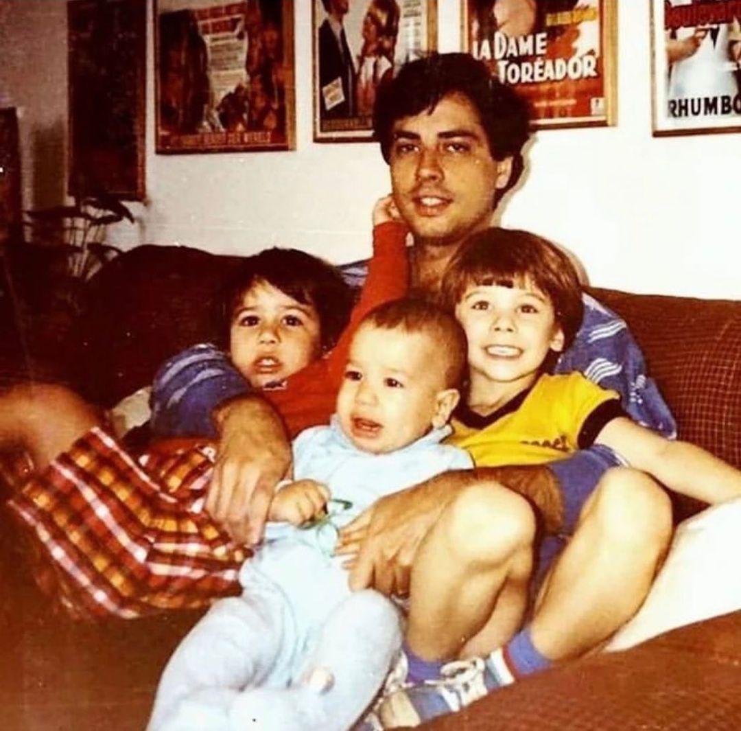 Roberto de Carvalho e os três filhos do casal: Beto, João e Antonio Lee