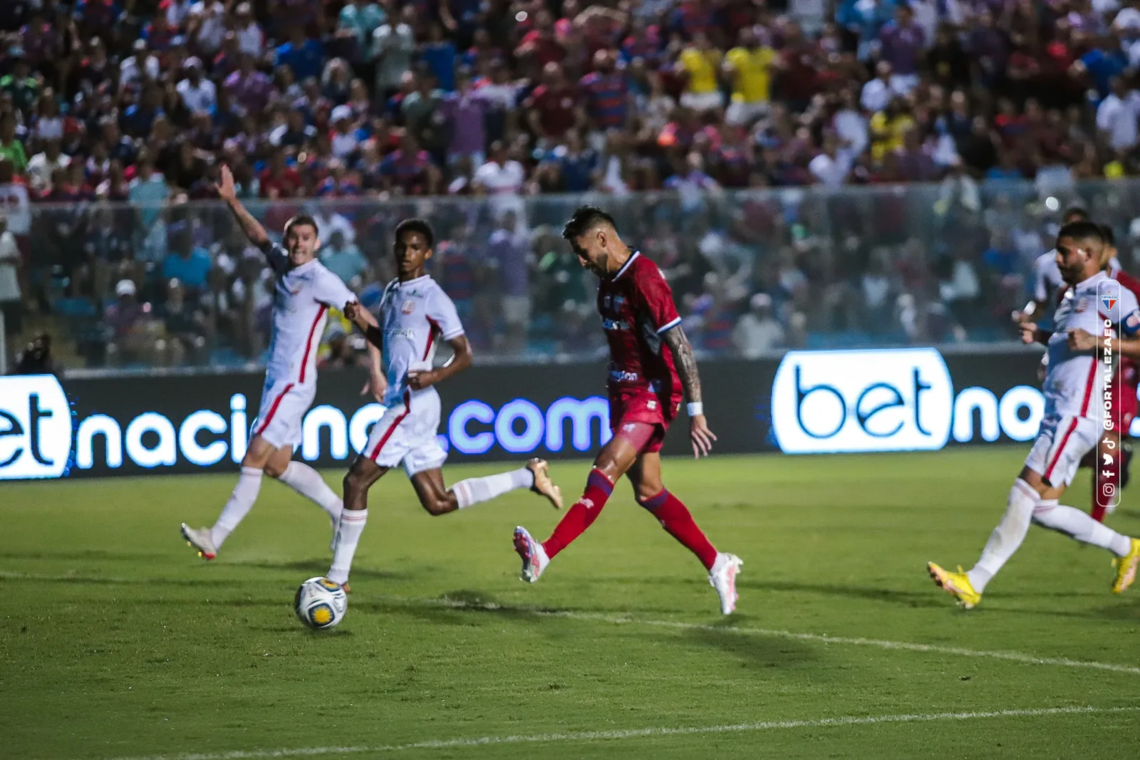 Lucero foi titular do Fortaleza e marcou o 2º gol com a camisa tricolor