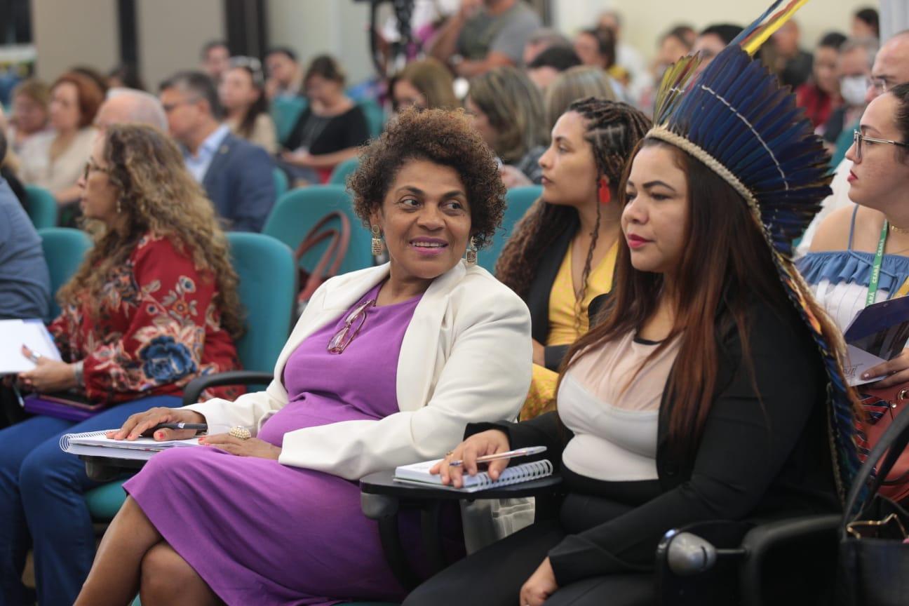 Zelma Madeira e Juliana Alves