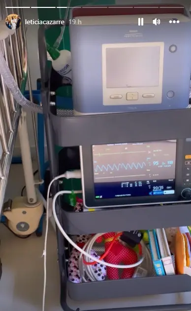 Filha de Cazarré respira com a ajuda de um concentrador de oxigênio que custa R$ 21 mil