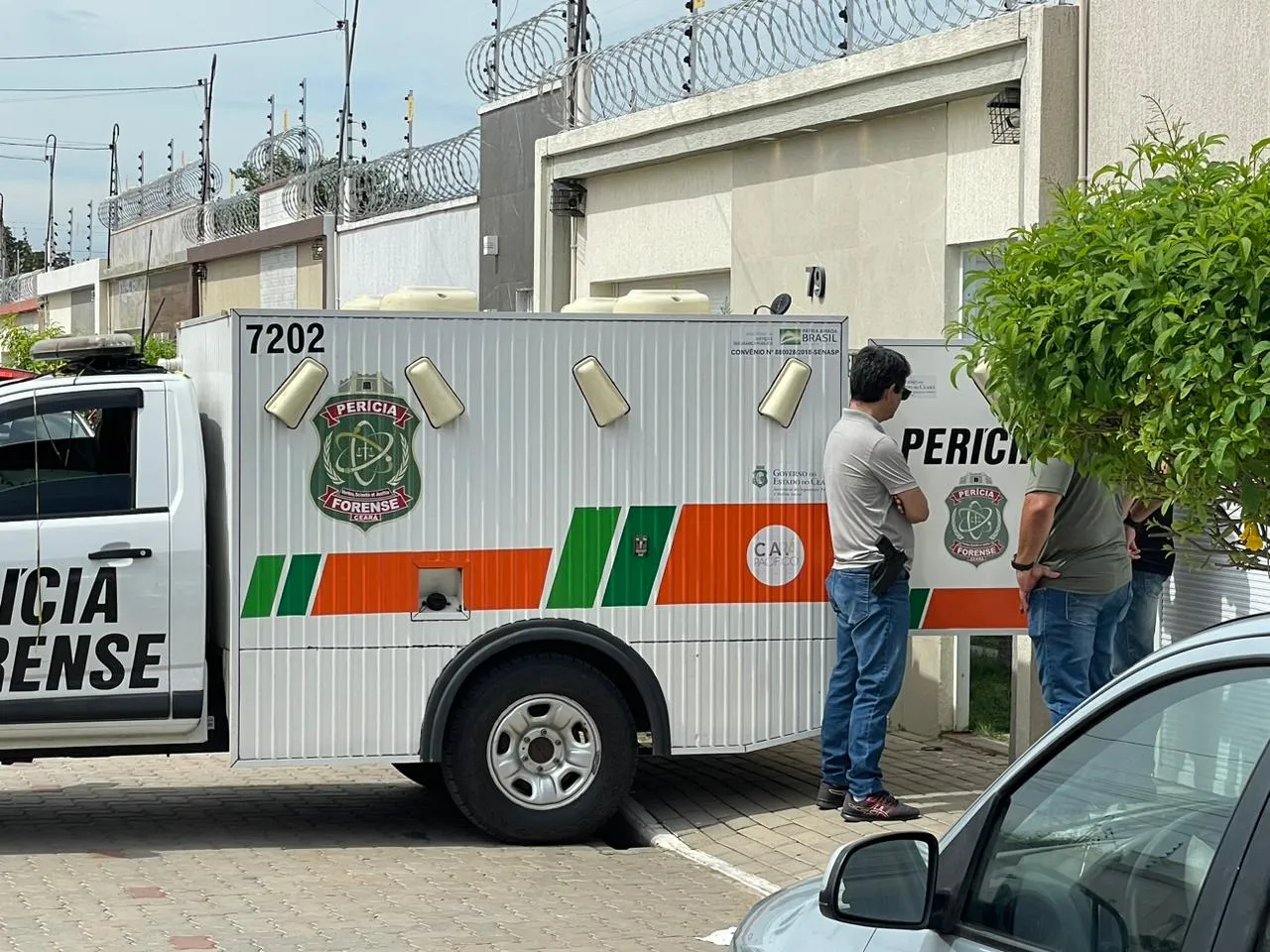 Corpos de Yanny Brena e Rickson Pinto foram retirados da casa da vereadora por volta das 14h