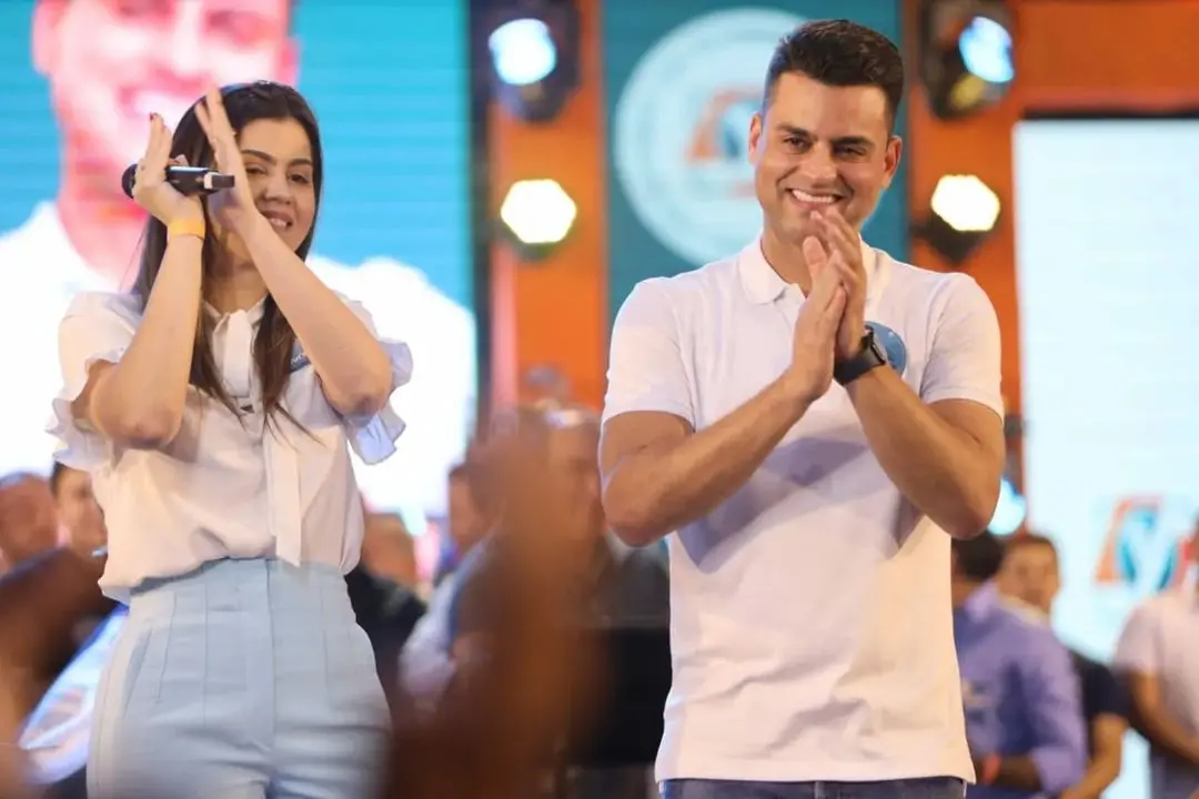 Yanny com o irmão, Yury, na campanha de 2022