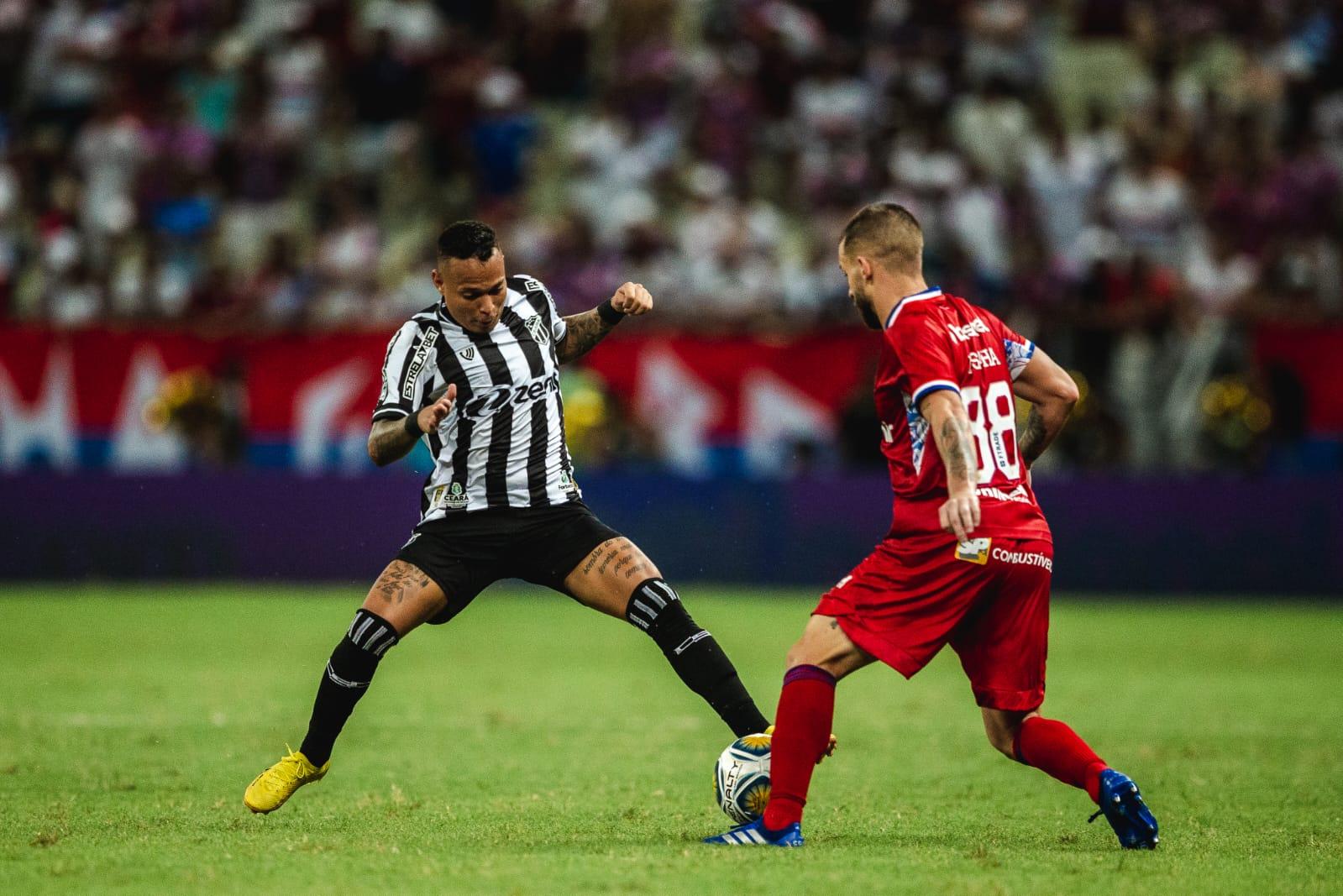 Ceará e Fortaleza protagonizaram uma partida com forte marcação na Arena Castelão