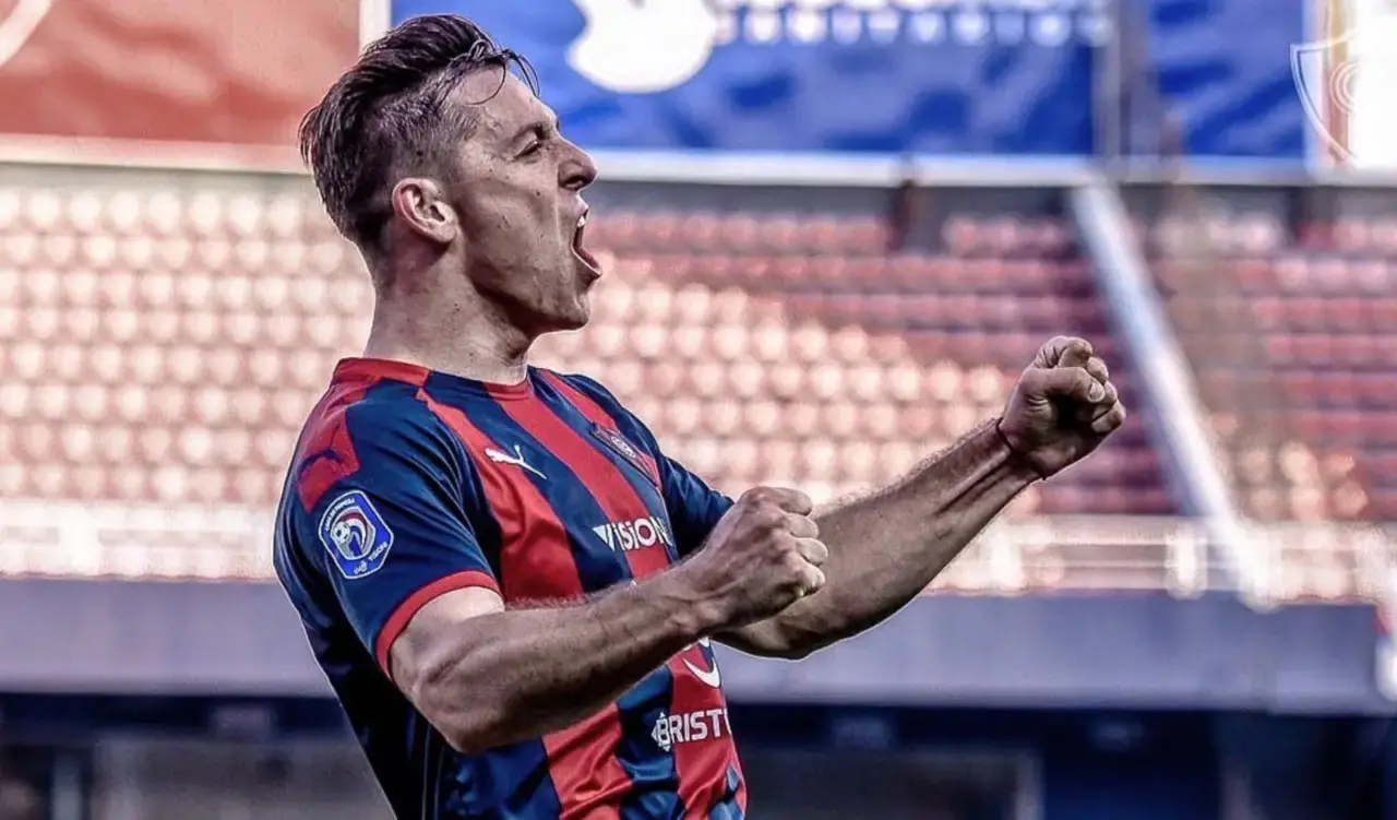 Churín comemora gol pelo Cerro Porteño-PAR