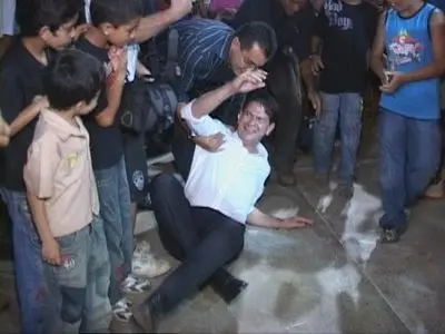 Cid coleciona situações inusitadas. Em uma delas, acabou sofrendo um tombo ao tentar andar de skate