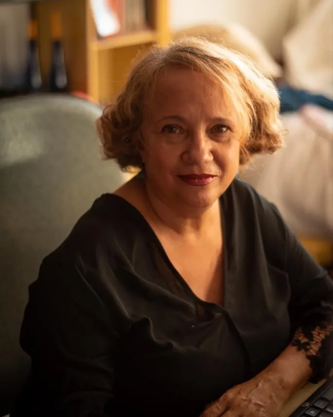 Jornalista Erilene Firmino lança primeiro livro em abril deste ano