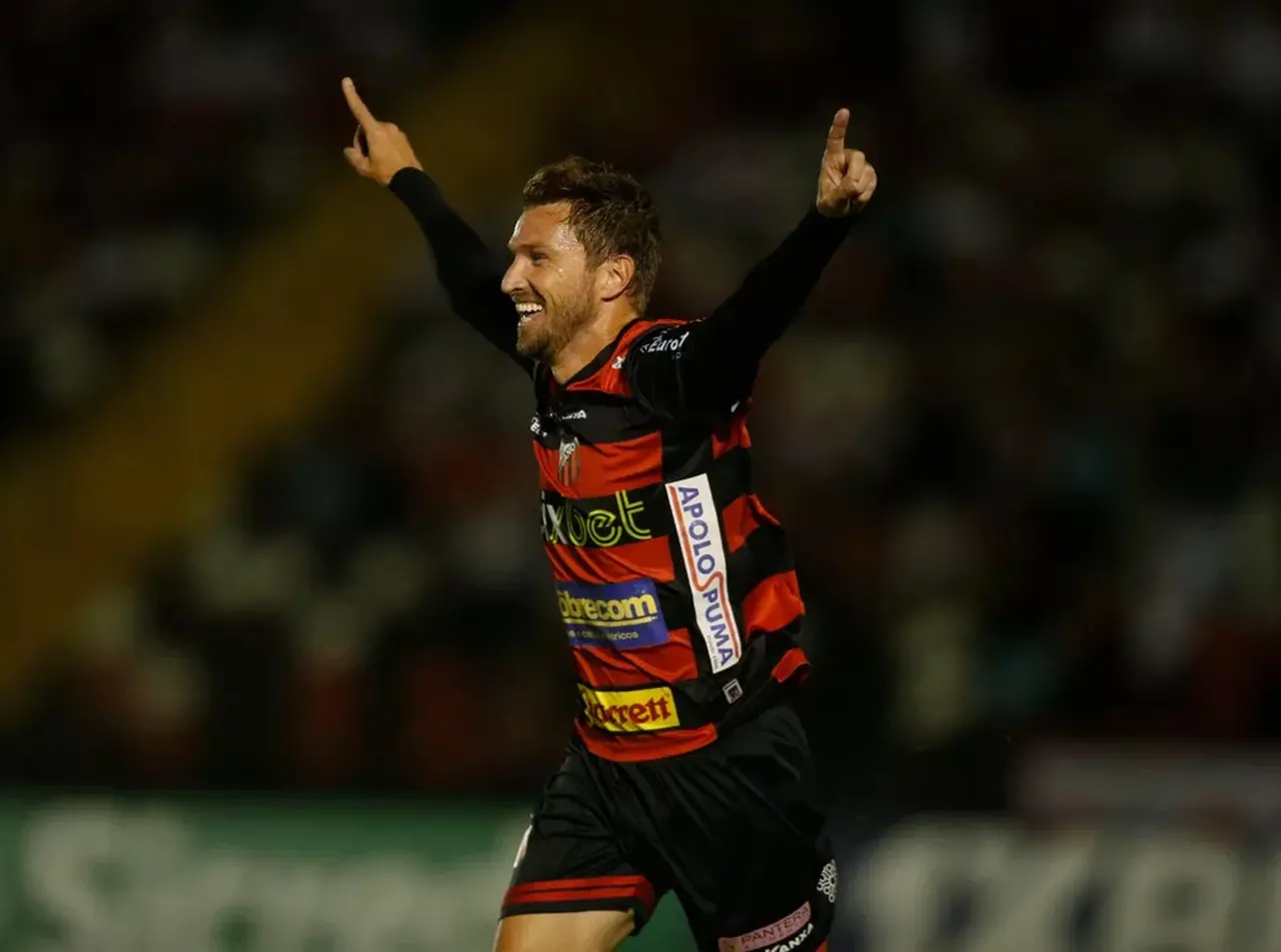 Rafael Pereira comemora gol pelo Ituano