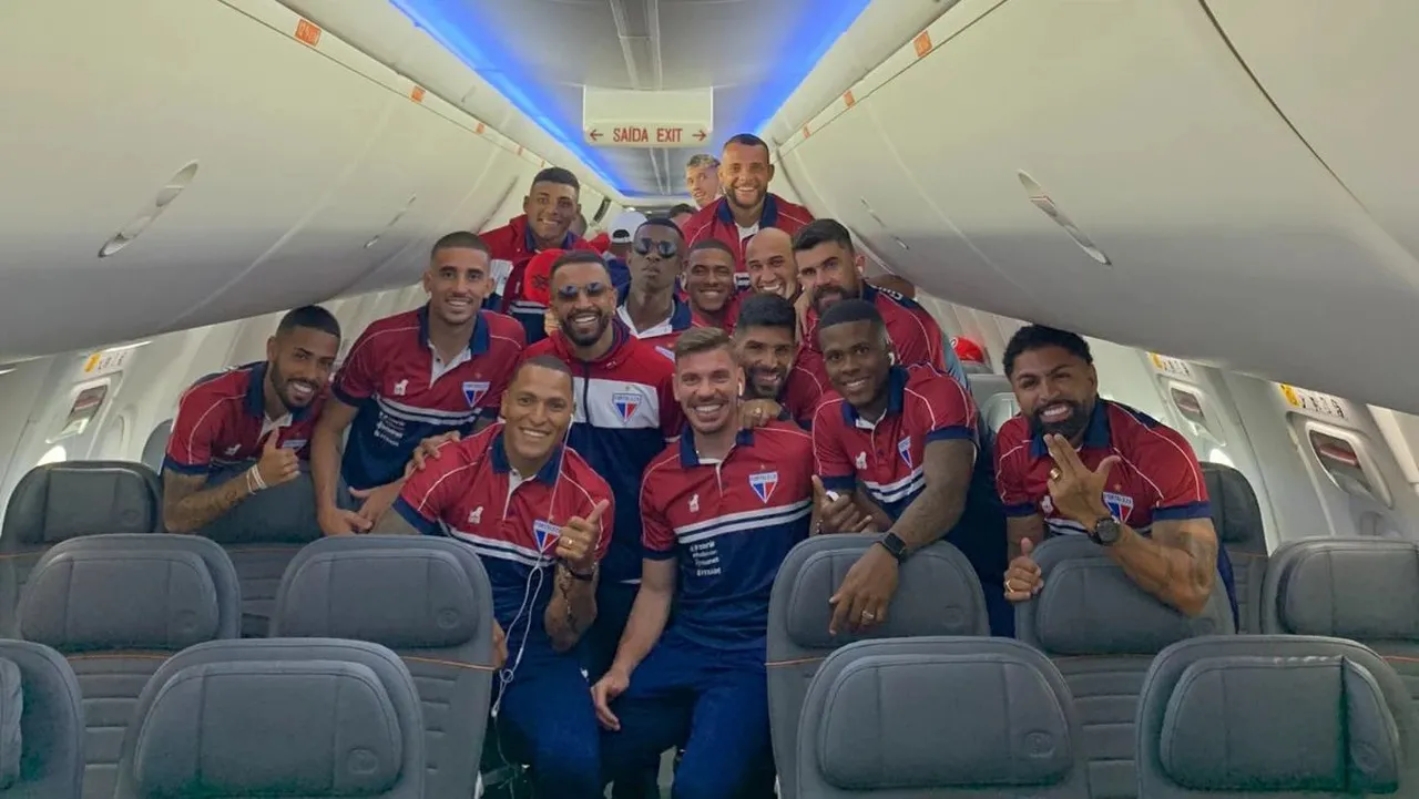 Jogadores do Fortaleza dentro de avião