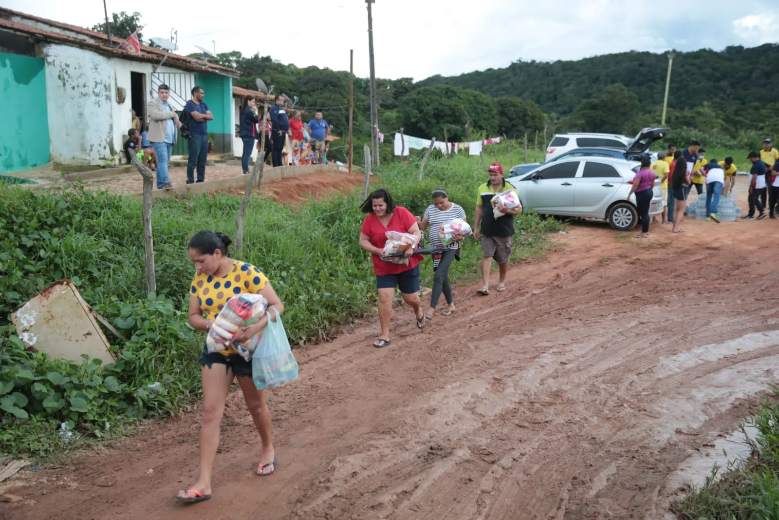 Moradores foram desalojas devido aos riscos de desabamento