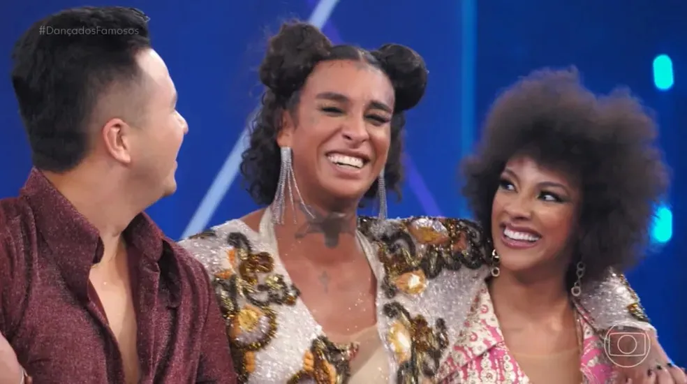 Lina chorou após apresentação e se disse muito realizada