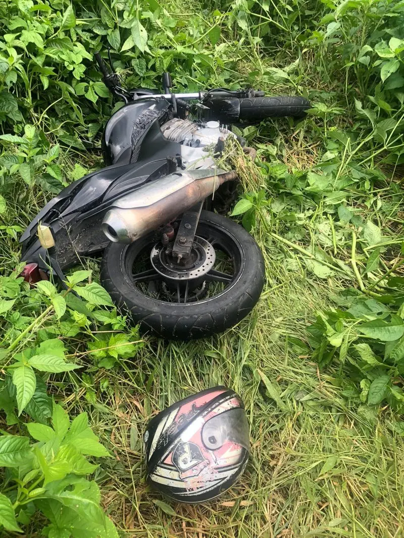 No dia da ocorrência, uma moto preta sem placas, usada no crime, foi localizada e apreendida pela Polícia