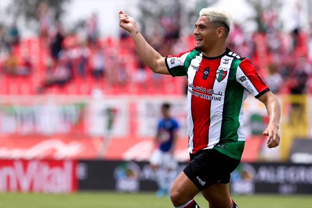 Maxi Salas em ação pelo Palestino-CHI