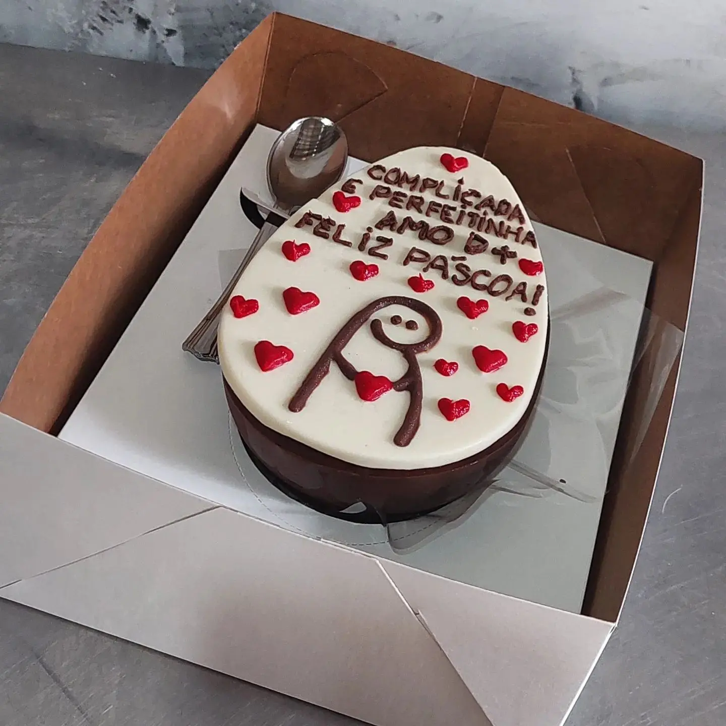 Ovo de páscoa com decoração no estilo 'bentô'