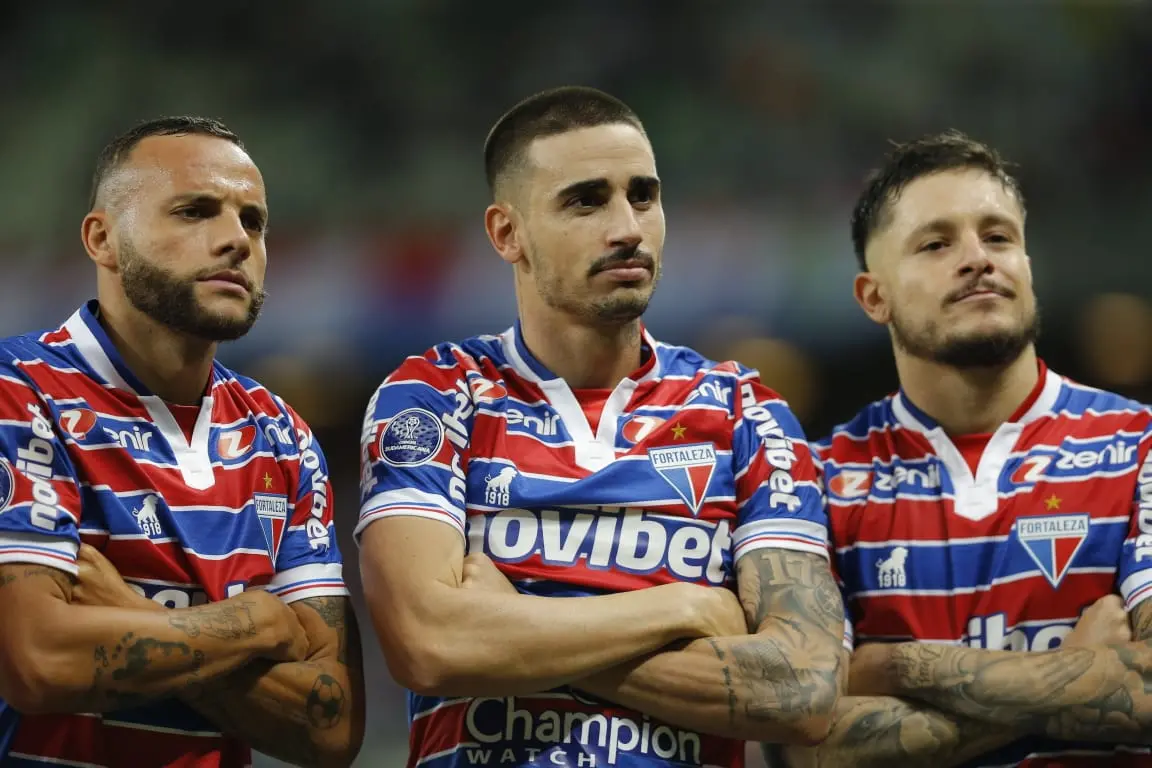 Atletas do Fortaleza comemoram vitória