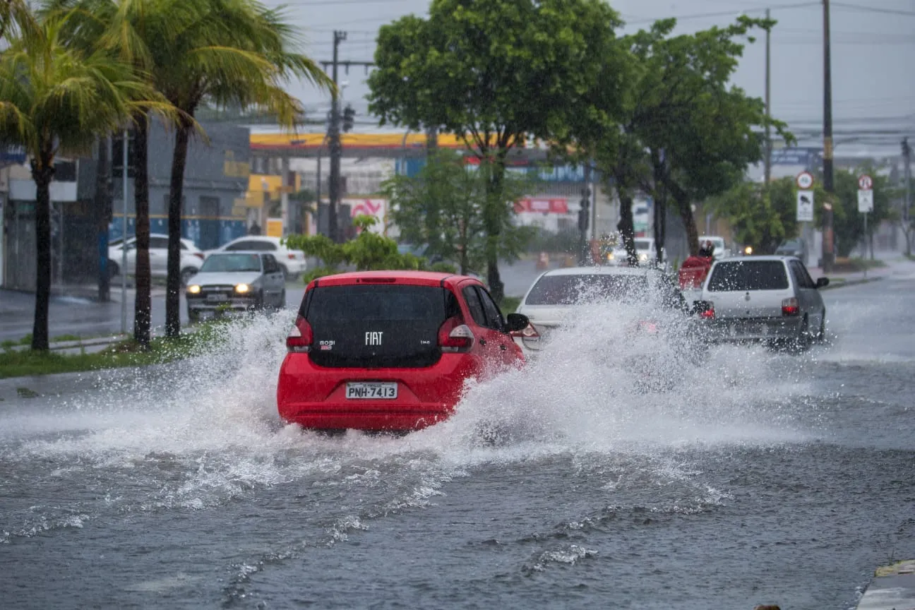 A av. José Bastos também registrou alagamentos