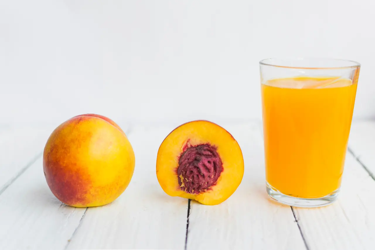 Nectarina pode ser consumida como suco, vitaminas ou smoothies