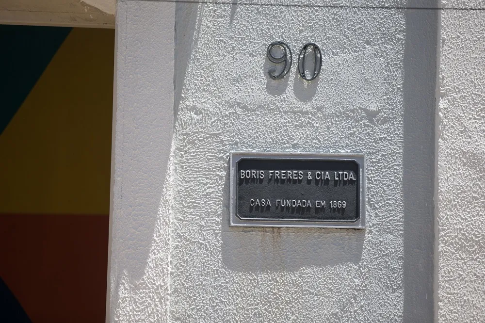 Fachada do prédio histórico na rua Boris