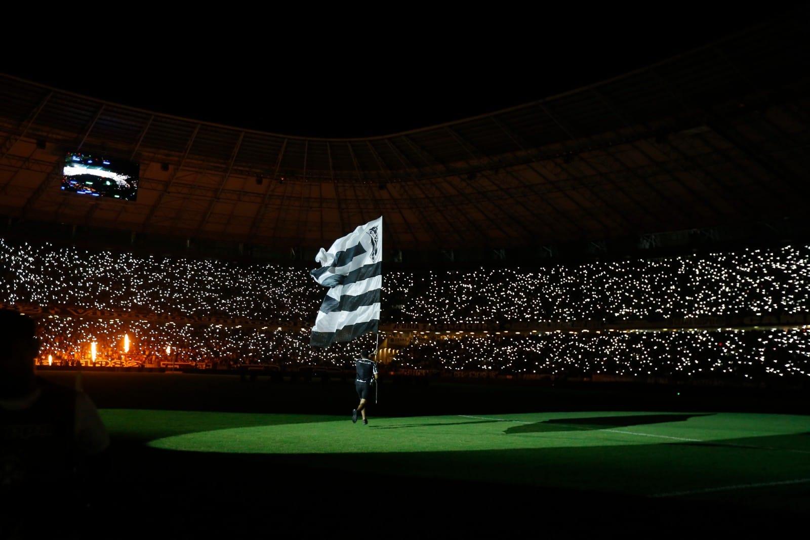 Bandeira do Ceará é exibida na Arena Castelão