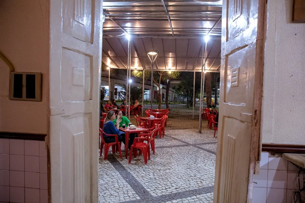 Clientela no Chopp do Bixiga
