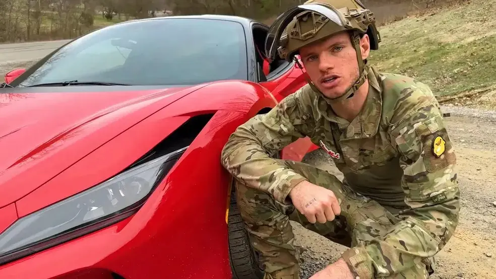 Influenciador americano que comprou Ferrari para destruí-la tem mais de cinco milhões de inscritos
