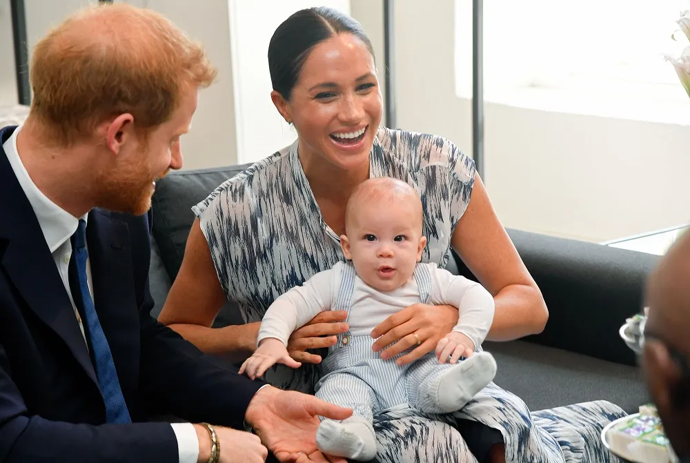 Jornal britânico também informa que a duquesa supostamente nomeou a pessoa que fez os comentários sobre Archie