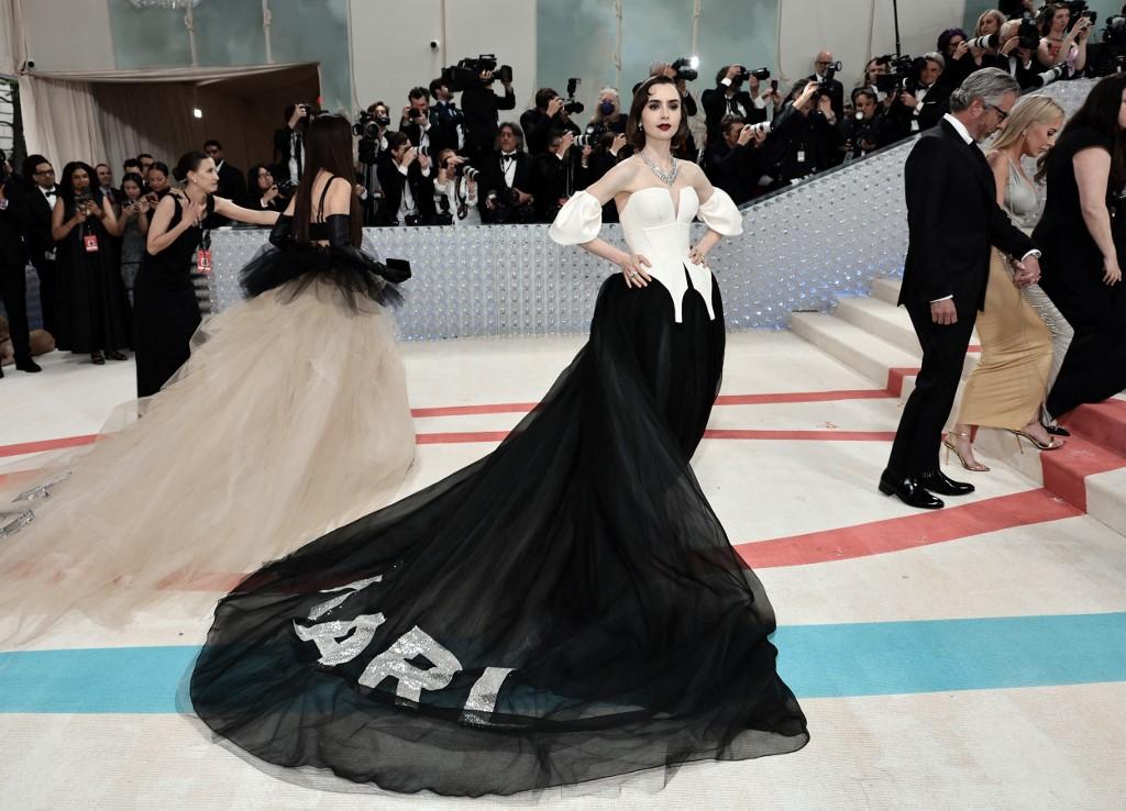 Lily Collins no Met Gala 2023