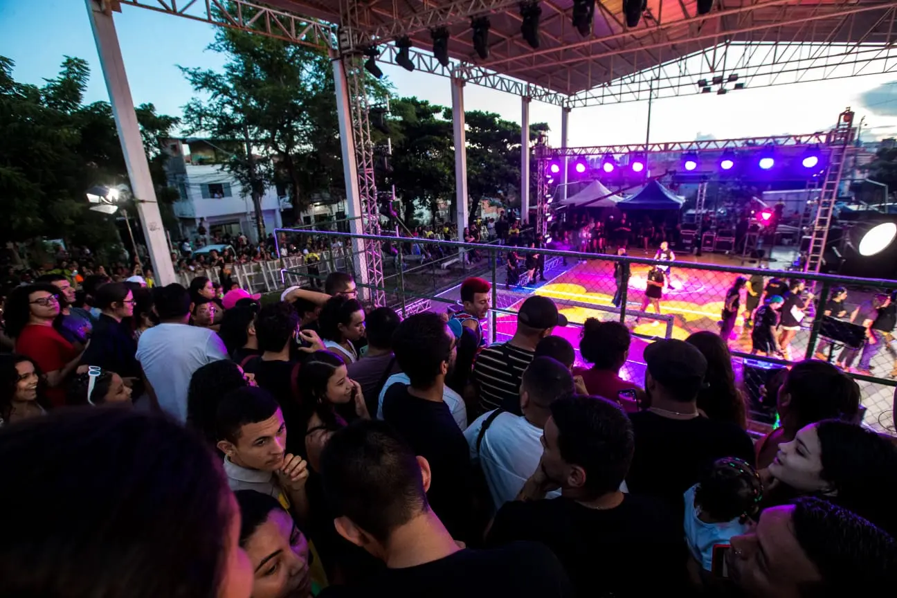 Clipe de Pabllo Vittar está sendo gravado na Pracinha da Cultura Vicente Pinzón