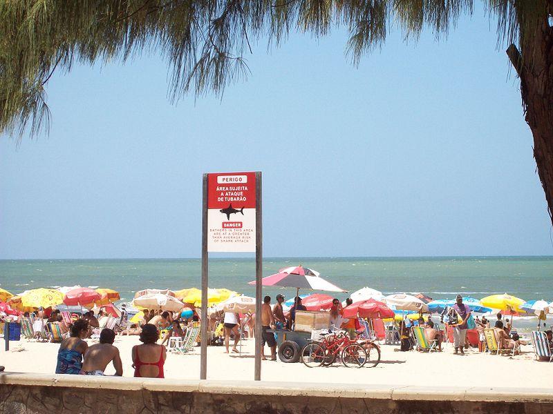 placas de sinalização na praia de Boa Viagem