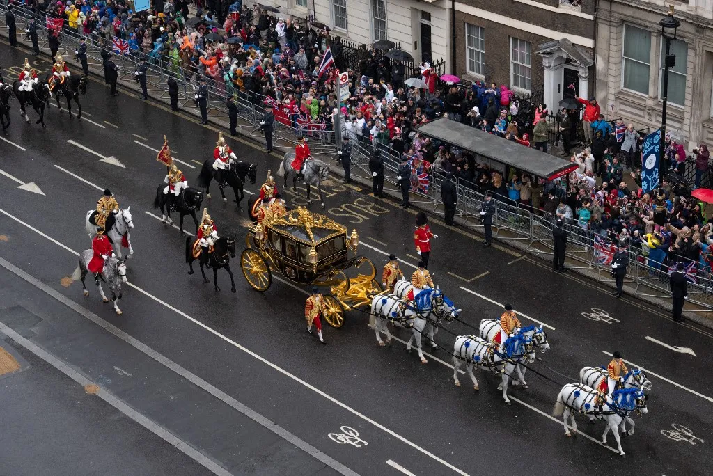 Carruagem foi utilizada para cortejo até a Abadia de Westminster