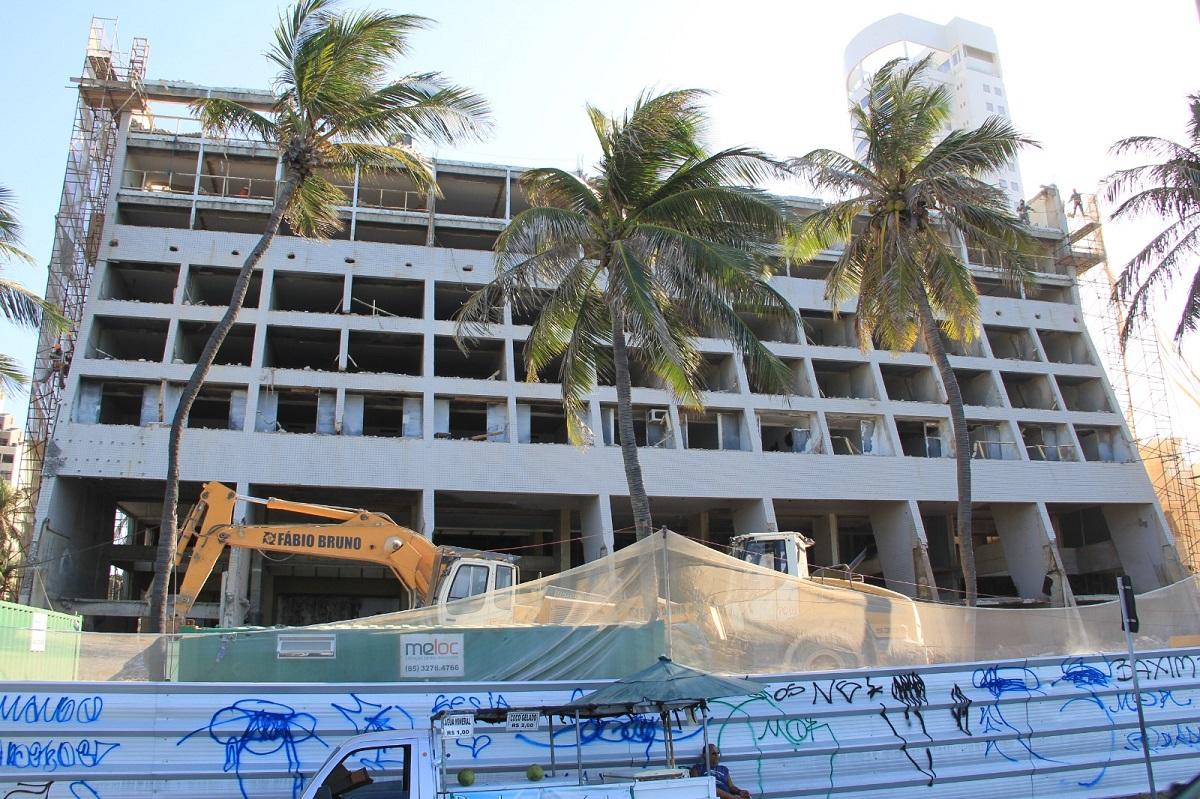 Demolição do prédio do Hotel Esplanada
